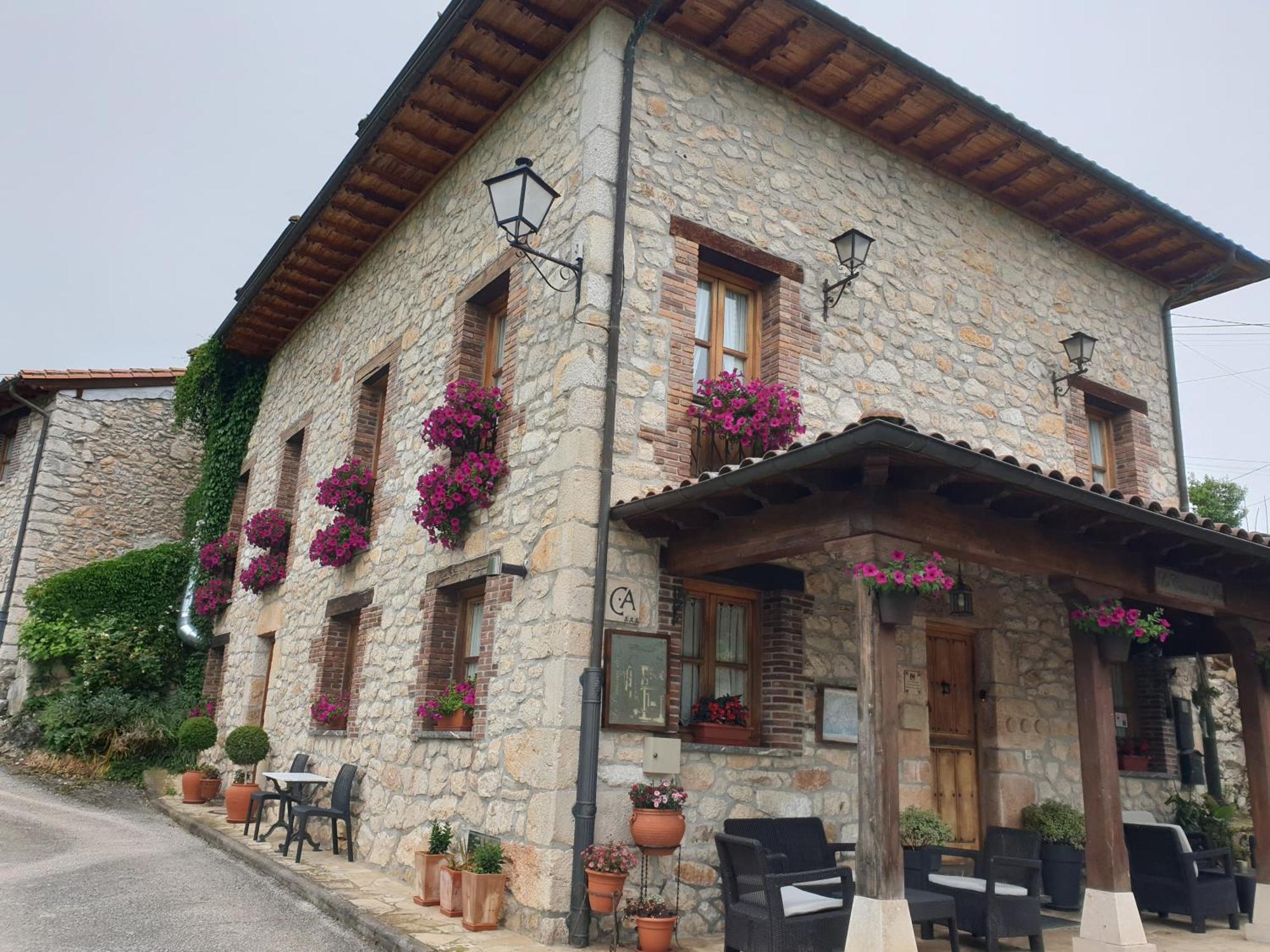 בית הארחה Ortiguero 	La Casona Del Jou מראה חיצוני תמונה